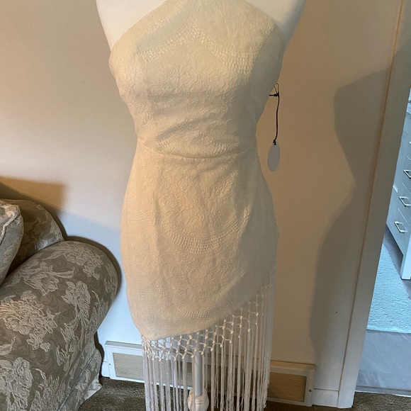 Tularosa The Napa Dress in White - Picture 4 of 7